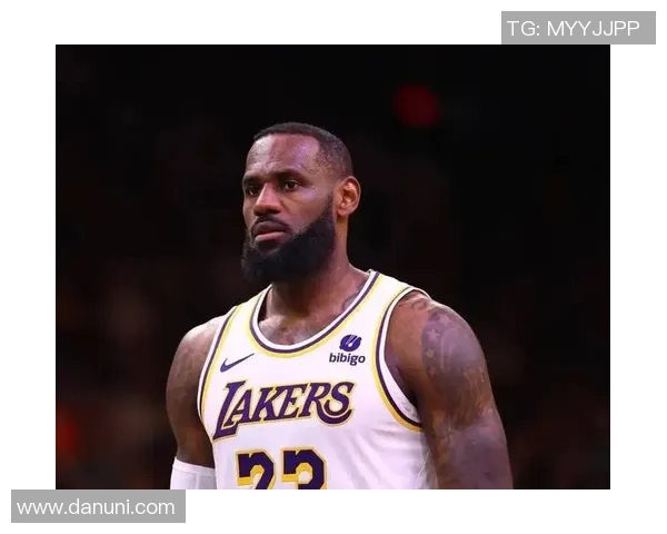 詹姆斯：从篮球场上的传奇到社会影响力的多重角色解析