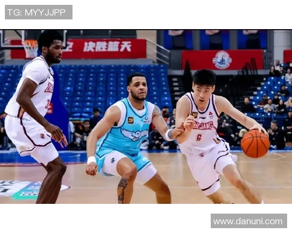 CBA新疆队对阵青岛队精彩文字直播全程回顾与分析