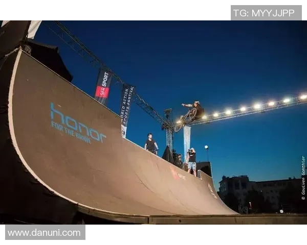 广州滑板队的奋斗与荣耀：极限运动联赛的精彩瞬间与突破历程MBA