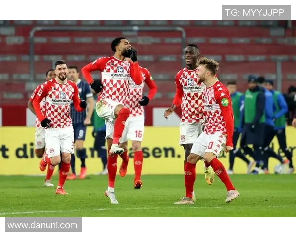 德甲焦点战美因茨主场迎战科隆双方争夺关键积分之战