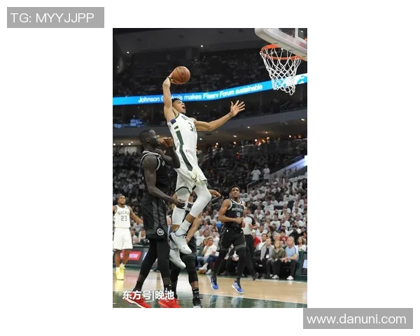 雄鹿与凯尔特人激战正酣NBA季后赛精彩对决引发球迷热议