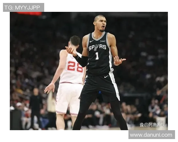 马刺与热火激战正酣央视网全程直播精彩瞬间回顾