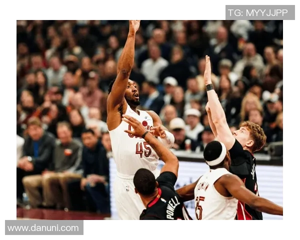 篮球明星热潮席卷全场热火队员展现超凡实力与魅力