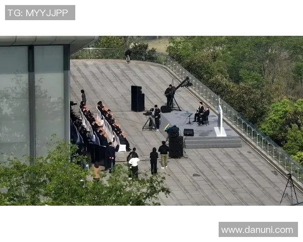 专访黄强深入探讨英雄联盟成功背后的策略与理念